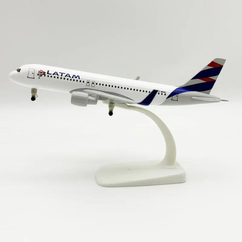 19cm aleación Metal Chile Air LATAM Airlines Airbus 320 A.320 Airways Diecast avión modelo avión con ruedas trenes de aterrizaje