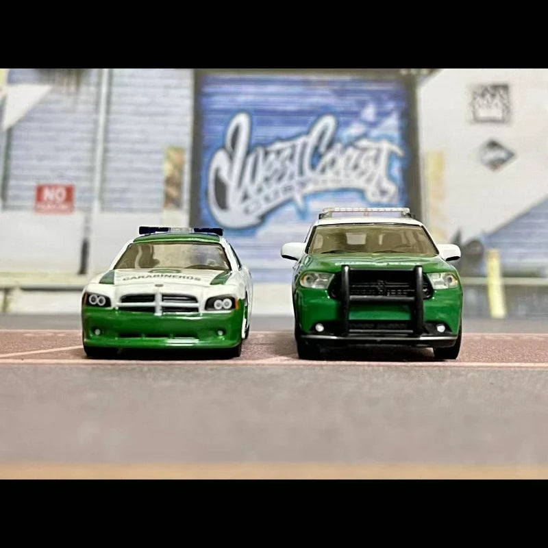 1: 64 2018 Dodge Durango coche de policía chileno Diecast Metal aleación modelo coche juguetes para colección de regalos