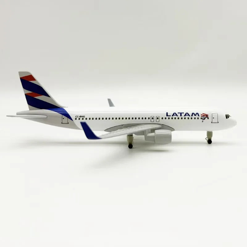 19cm aleación Metal Chile Air LATAM Airlines Airbus 320 A.320 Airways Diecast avión modelo avión con ruedas trenes de aterrizaje