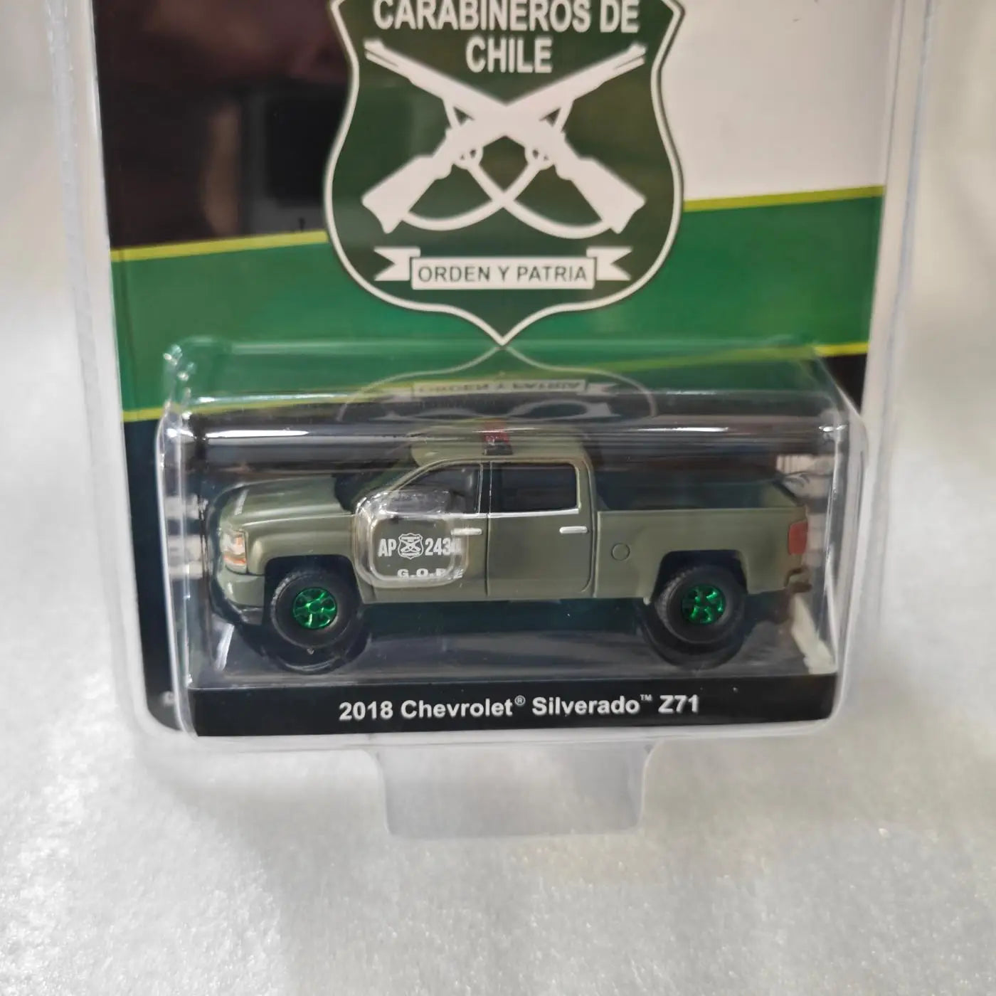 Luz verde 1:64 Chevrolet Silver ado Z71 Chilean Gendar merie juguete coche modelo simulación