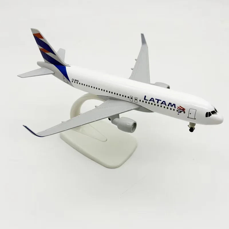 19cm aleación Metal Chile Air LATAM Airlines Airbus 320 A.320 Airways Diecast avión modelo avión con ruedas trenes de aterrizaje