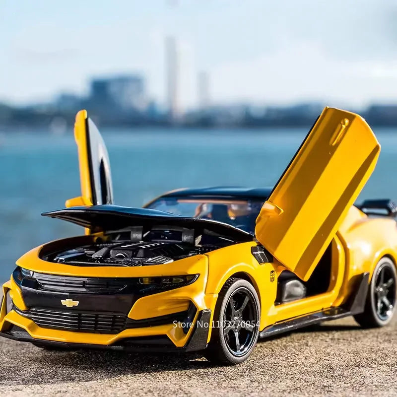 Escala 1/32 Camaro juguetes modelo de coche aleación de Metal fundido a presión con 4 puertas abierta sonido luz extraíble vehículo para niño colección de regalos